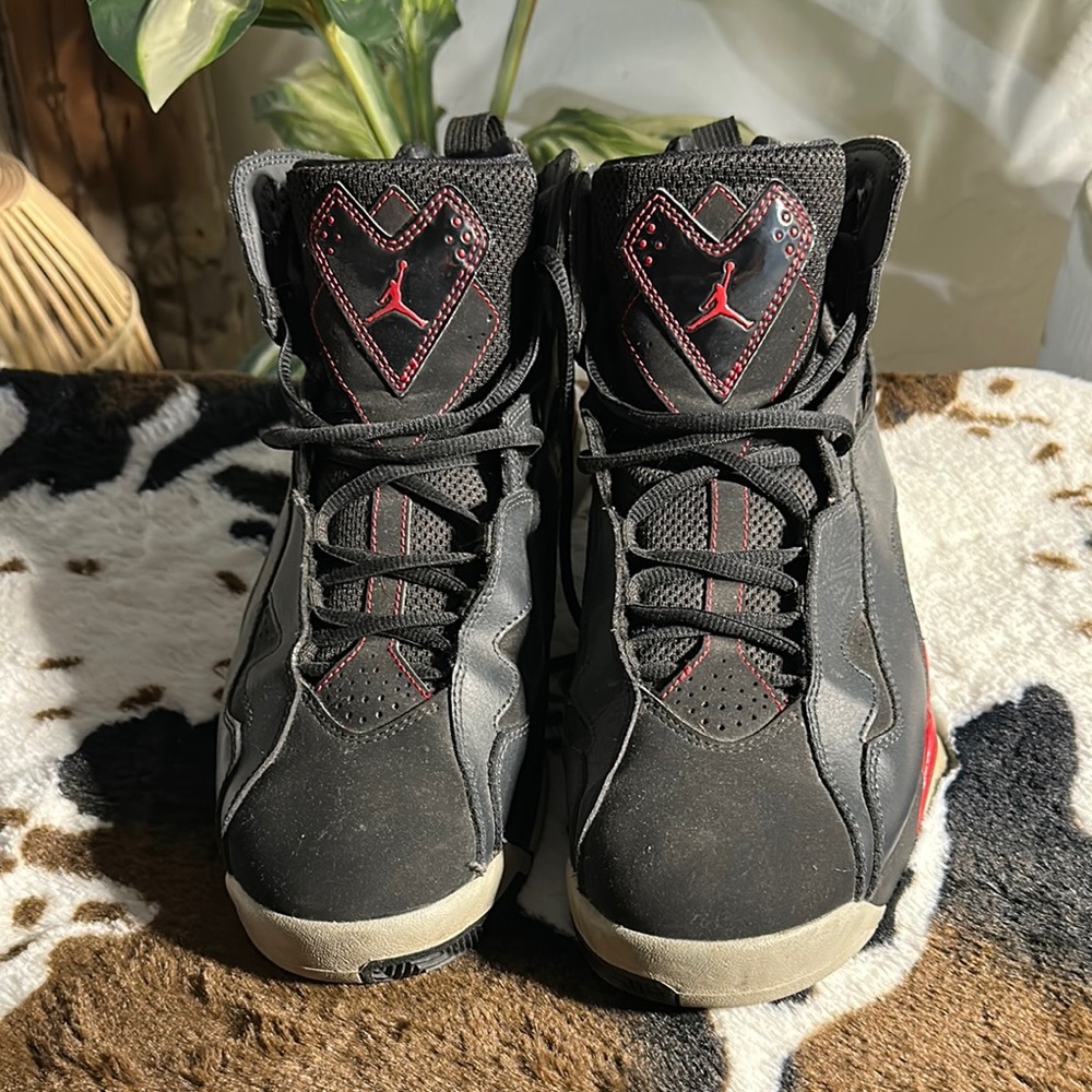 Black and Red Jordan Shoes SZ 10.5 Men’s